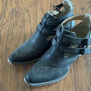 Roper Women's Black Footwear